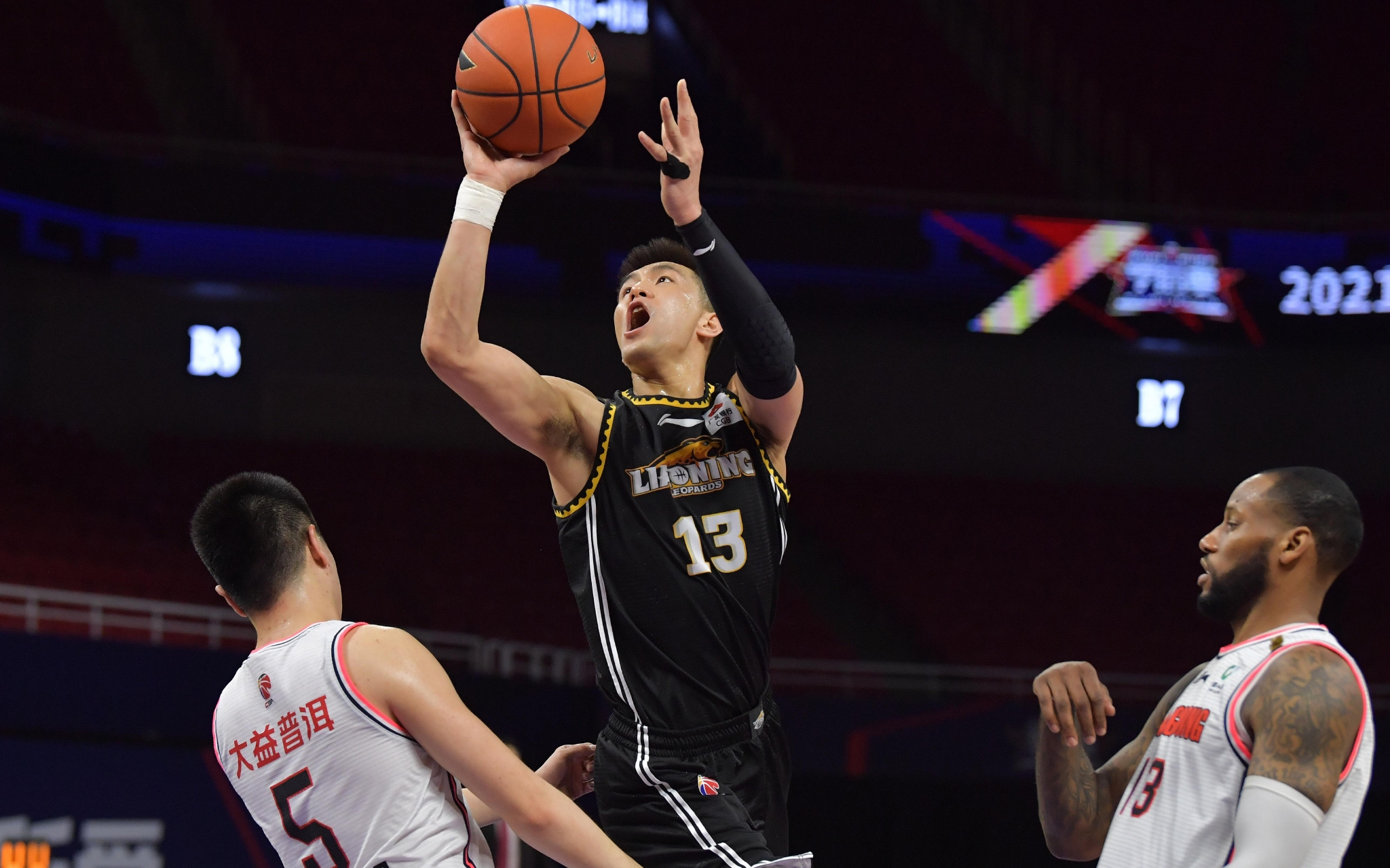 科尔：我们很快会迎来追梦和霍福德回归，所以我们拥有足够体型（科尔：追梦、霍福德即将回归，阵容尺寸不成问题）