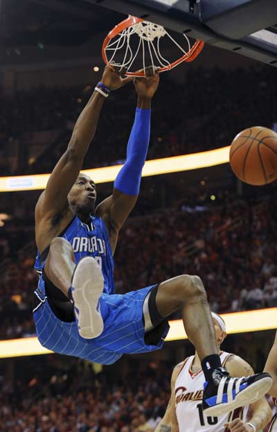 TA：巴萨出售内马尔所挣的钱本可用来改善财务，却被挥霍一空（TA：内马尔转会收入原可改善巴萨财务，却被挥霍殆尽）