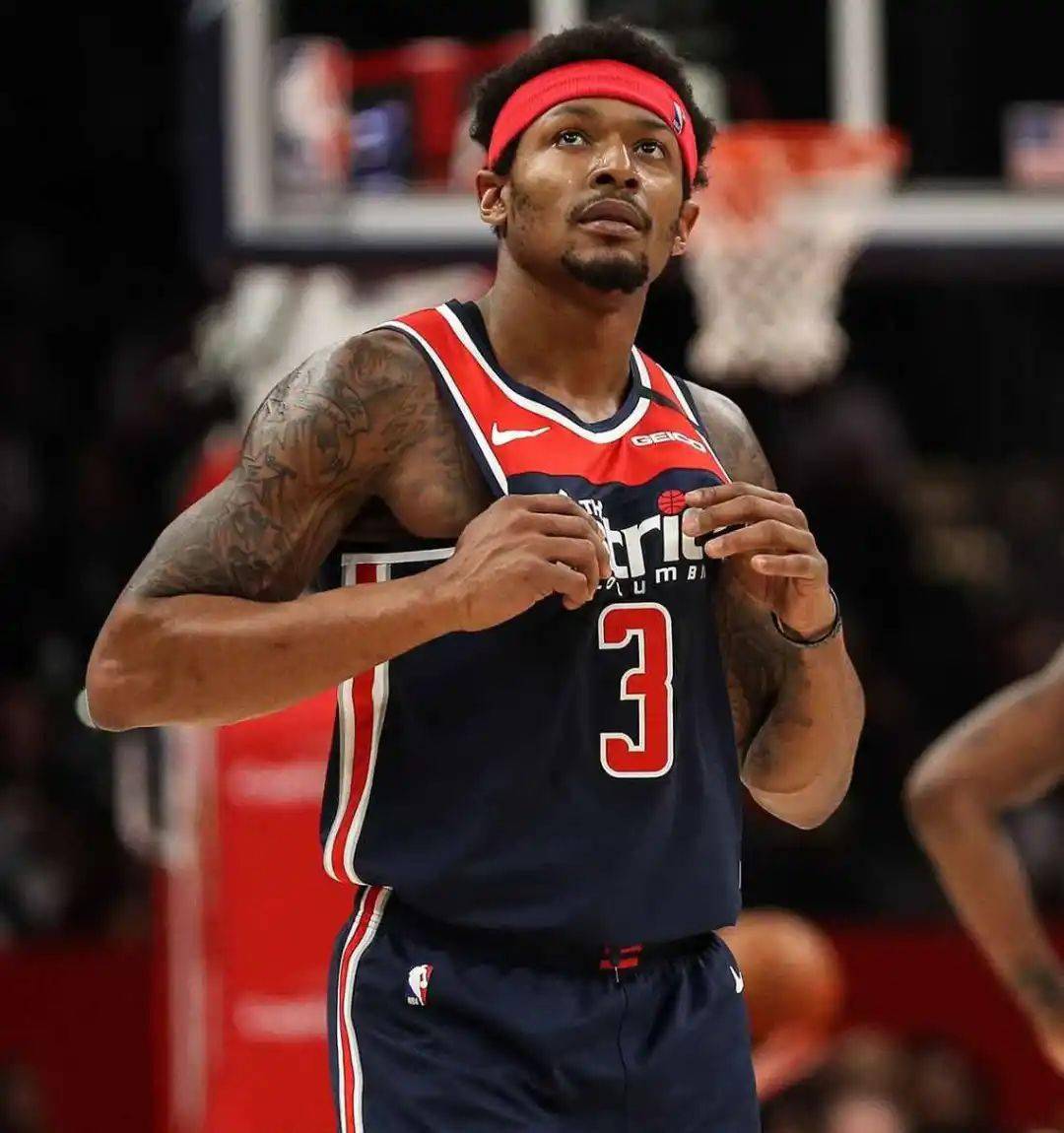 穆里尼奥：孔蒂的那不勒斯很难找到弱点，不讨论重回皇马话题（穆里尼奥称孔蒂那不勒斯难觅短处，回归皇马话题不谈）